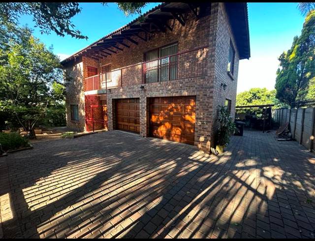 6 BEDROOM HOUSE FOR SALE IN THE REEDS